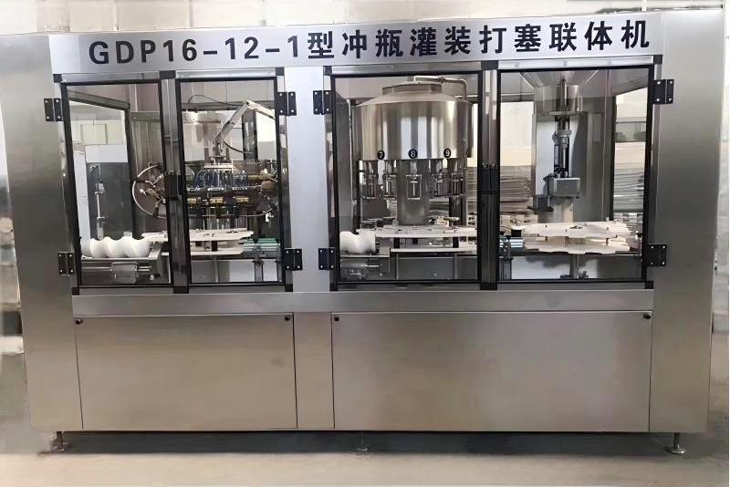 葡萄酒，果酒沖瓶灌裝打塞一體機